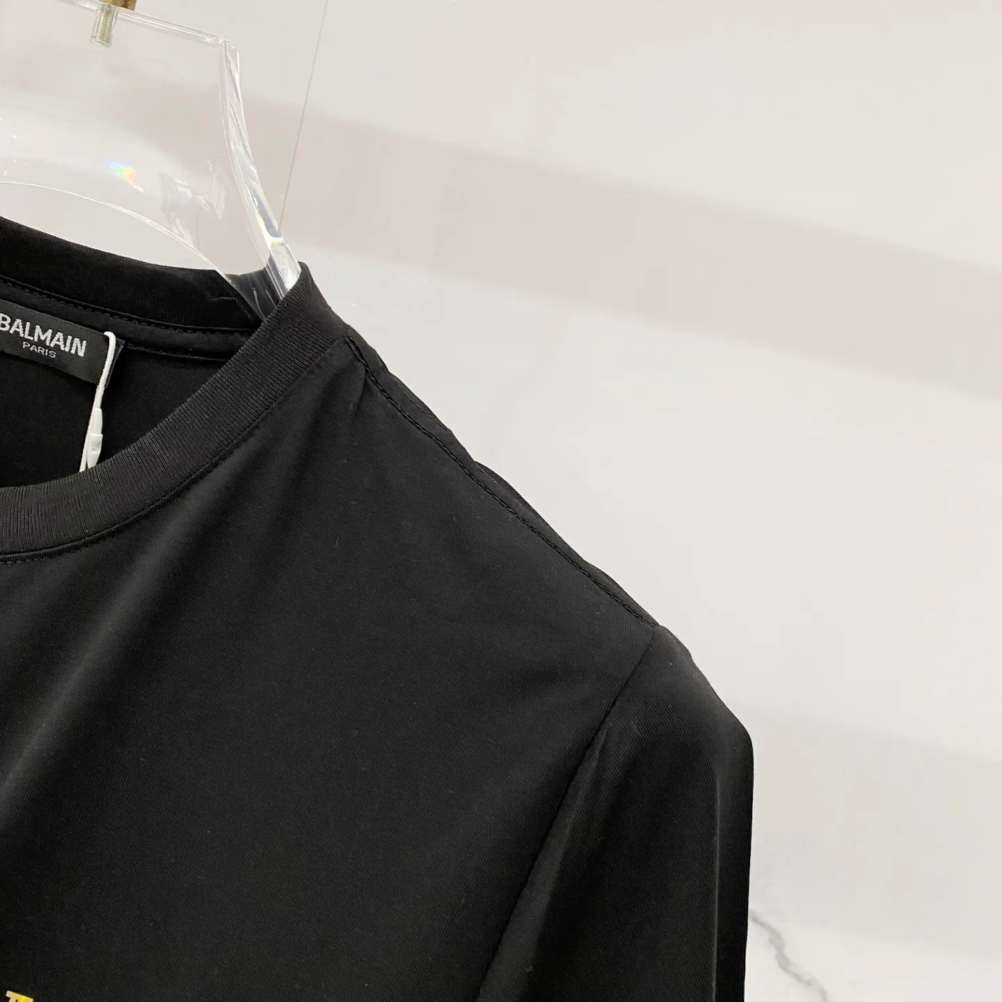 BALMAIN/Balmain - mercerized cotton gram T-shirt for men and women, micro-marked letters on the chest, bronzing LOGO printing, pure quality, original fabric 100% cotton, Versatile fashion, light luxury trend, tag, collar label, wash, three labels complete Size: S-2XL Color: Black.White.Light Green.